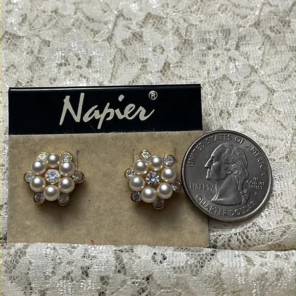 Napier/vintage gold with pearl and crystal earrings - Picture 3 of 3